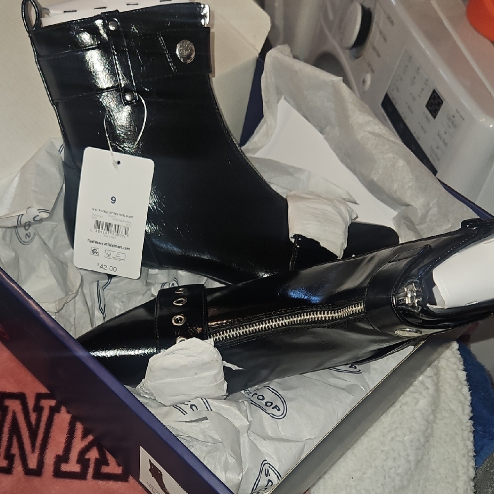 NIB Scoop Sleek Black Ankle Booties